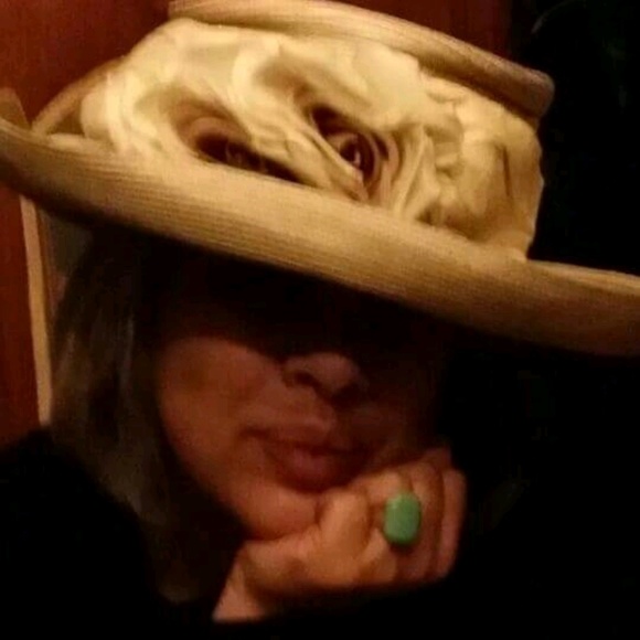 Meet your Posher, Clara - Picture 1 of 1